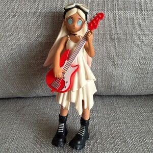 Mini Figure Poppy: Baddie on Bass “POPMART Peach Riot Rise Up Series”